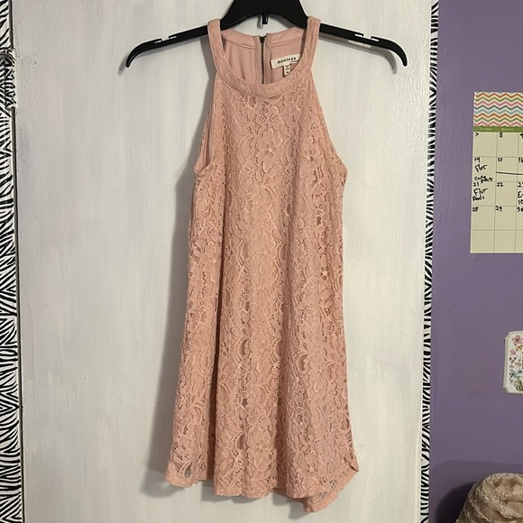 Pink lace dress - Picture 1 of 4